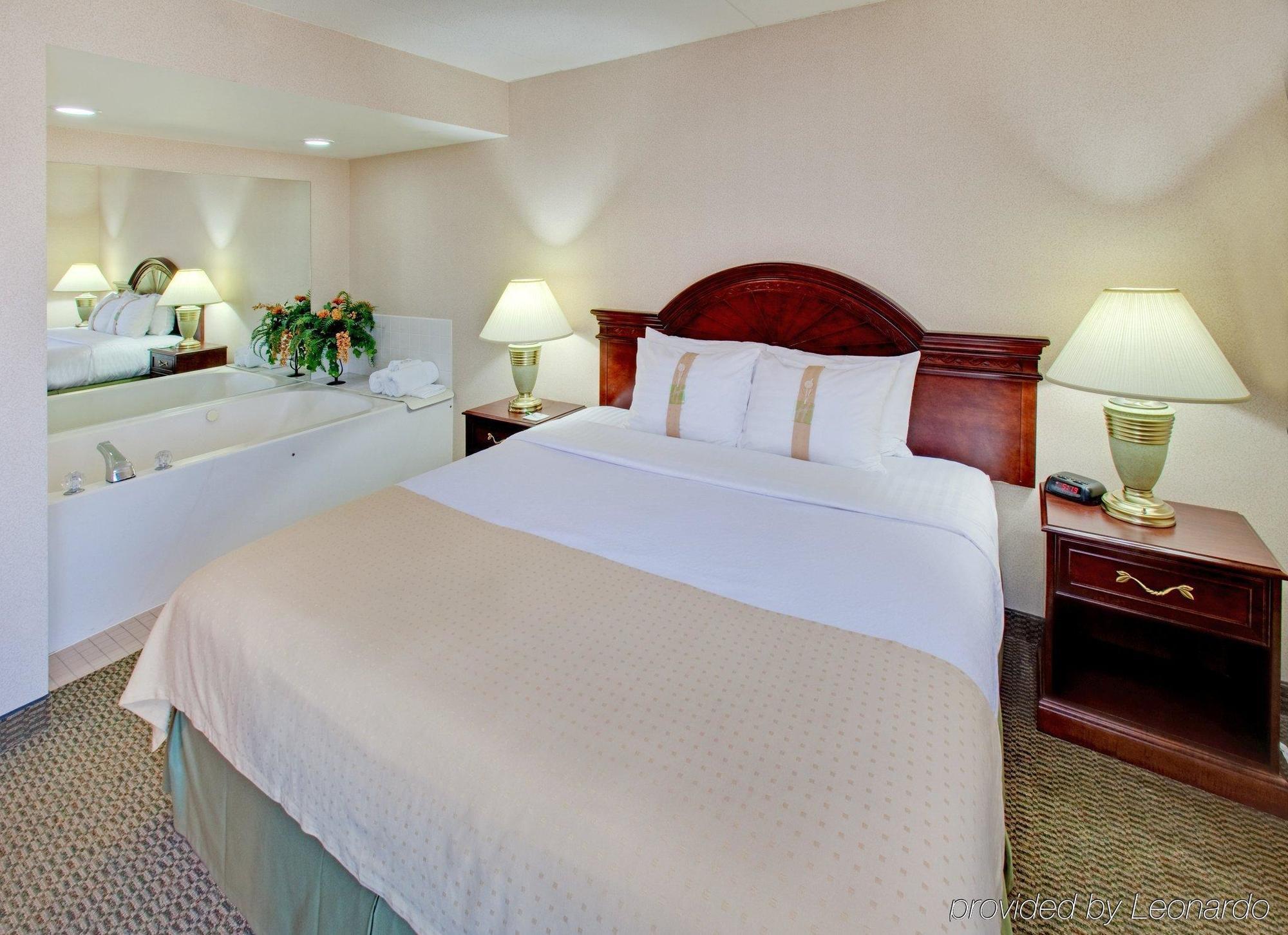 Holiday Inn Dubuque/Galena, An Ihg Hotel Room photo